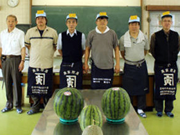 6月27日（水）青果卸売協同組合による出前食育講座が行われました。