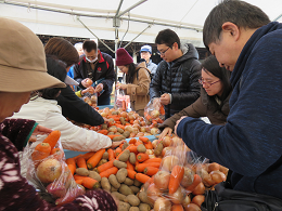 12月8日（日）に「尼崎市公設地方卸売市場冬の味覚祭り」が開催されました