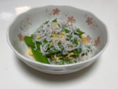 釜揚げしらすと絹さやの卵とじ