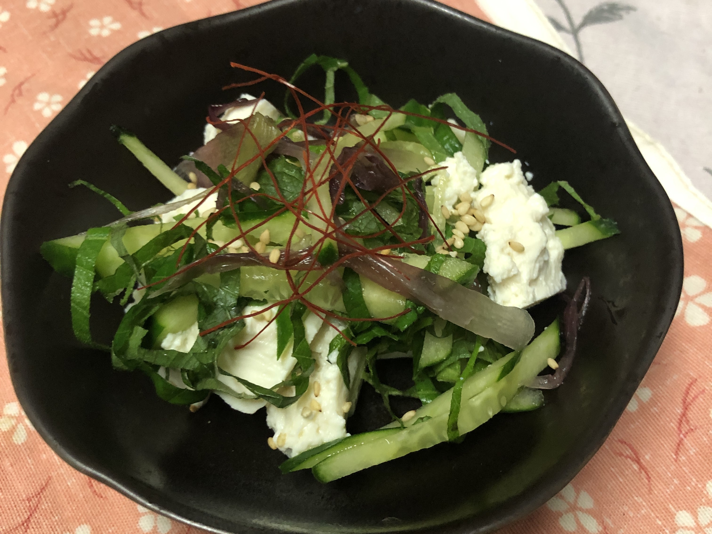 きゅうりと薬味のちぎり豆腐